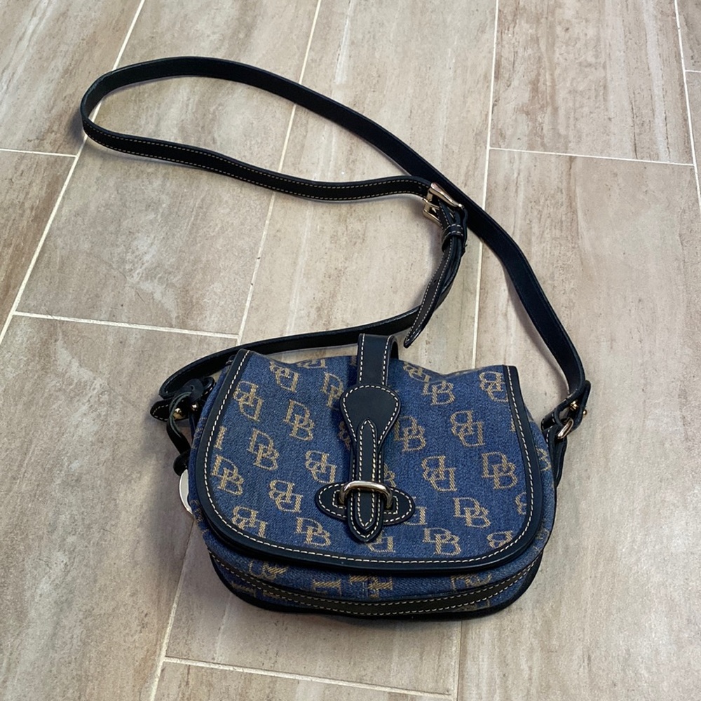 Dooney and Bourke purse
